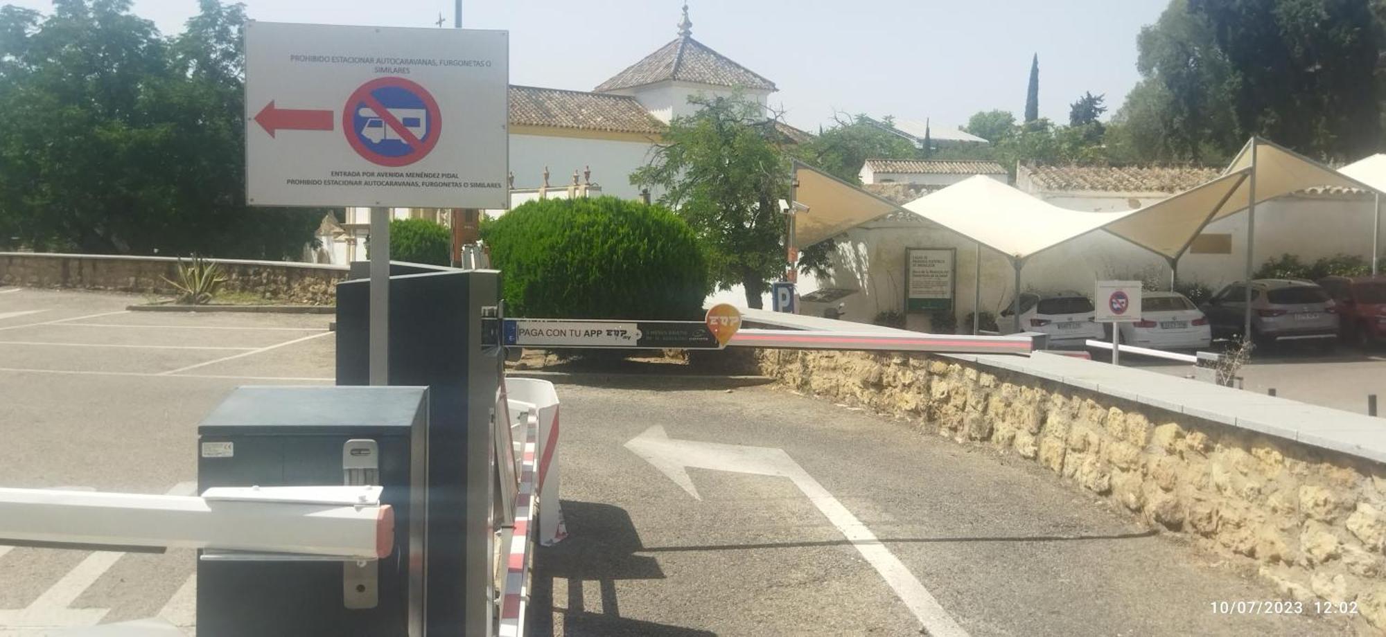 Puerta Sevilla Parking Gratis Kordoba Zewnętrze zdjęcie